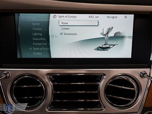 Used 2017 Rolls-Royce Dawn RWD image 35
