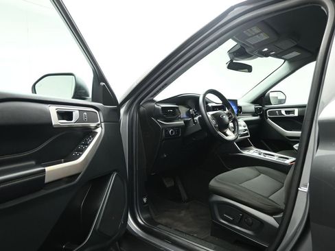 Certified 2023 Ford Explorer XLT RWD image 9