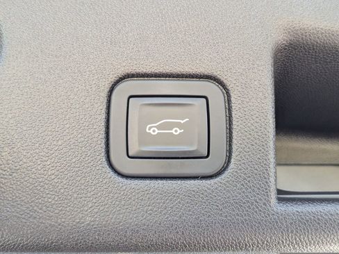 Used 2019 Chevrolet Equinox Premier image 16