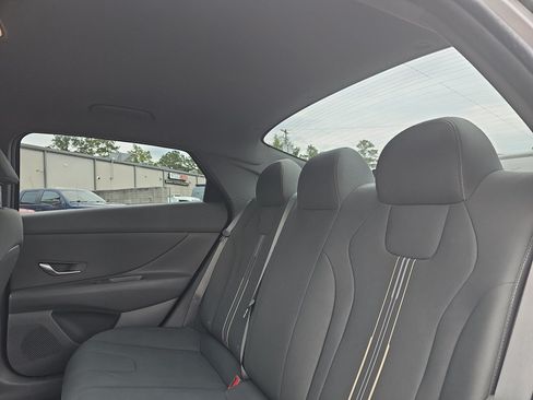 Used 2023 Hyundai Elantra SEL w/ Convenience Package FWD image 13