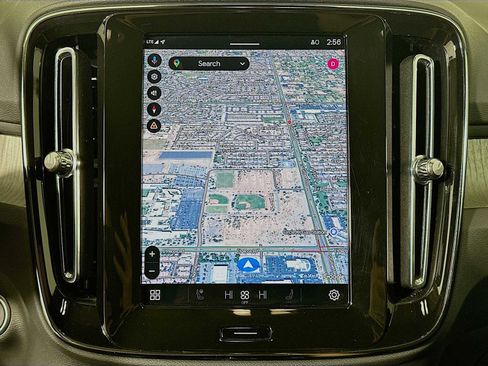 Used 2023 Volvo XC40 B4 Core w/ Convenience Package image 14