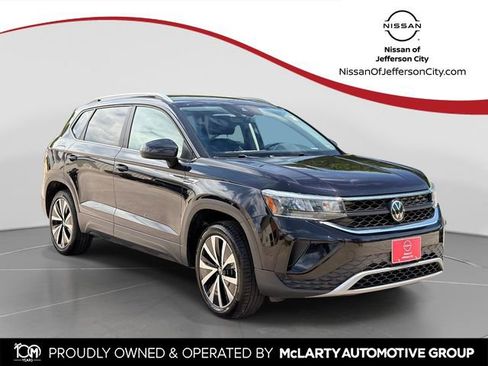 Used 2023 Volkswagen Taos SE FWD image 1