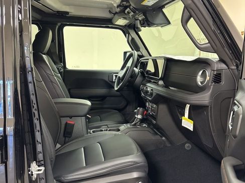 New 2025 Jeep Wrangler Unlimited Sahara AWD/4WD image 29