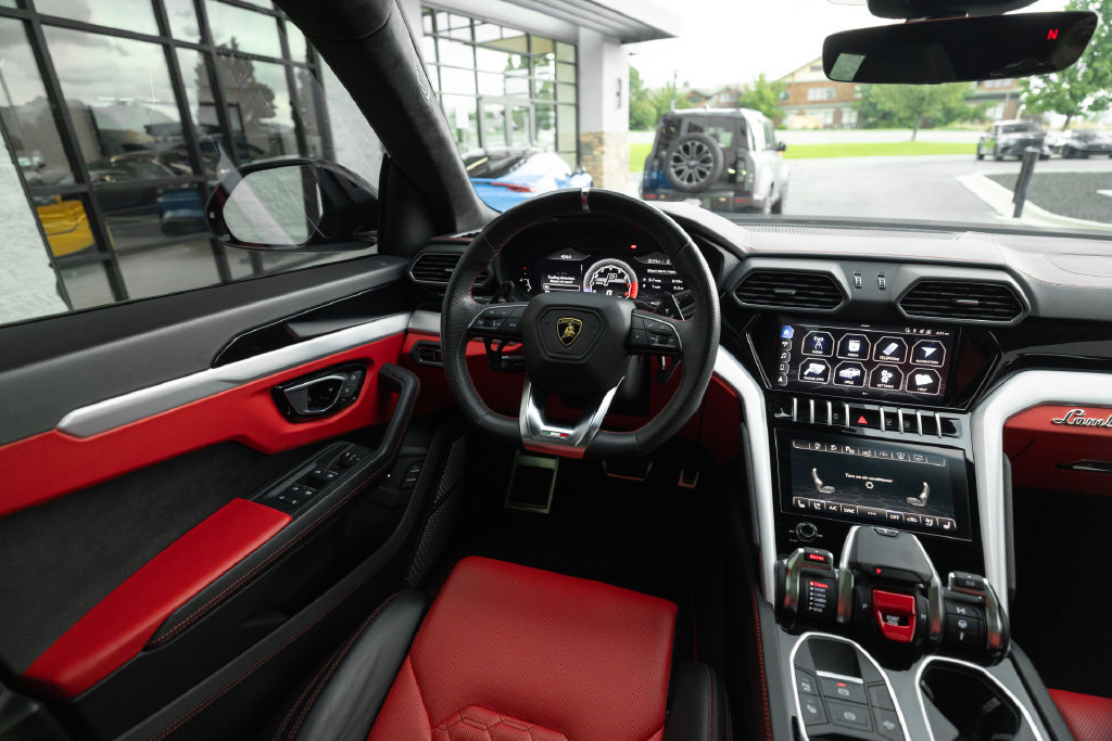 Used 2021 Lamborghini Urus AWD/4WD image 18