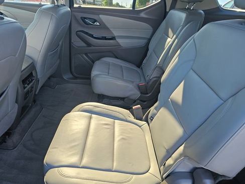 Used 2020 Chevrolet Traverse LT w/ LT Premium Package FWD image 17