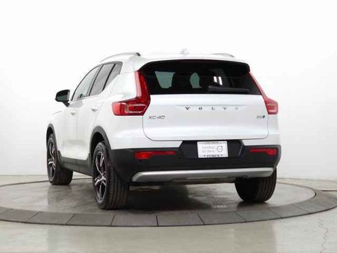 Certified 2025 Volvo XC40 B5 Core image 6