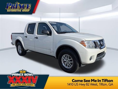Used 2019 Nissan Frontier SV image 1