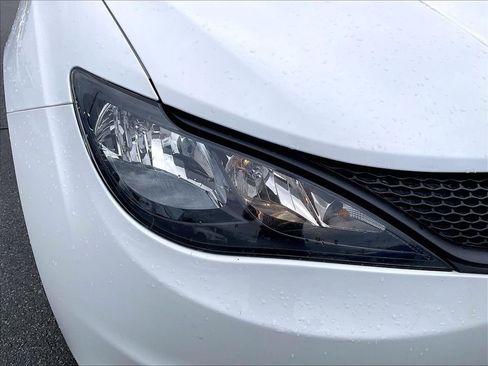 Used 2023 Chrysler Voyager LX image 28