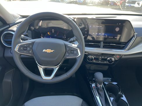 New 2026 Chevrolet Trax LT w/ Sunroof Package image 5