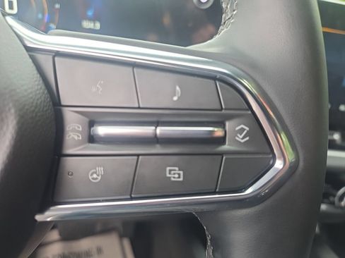 Used 2025 Chevrolet Equinox LT w/ Safety and Technology Package AWD/4WD image 6