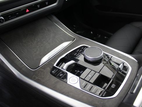 Used 2026 BMW X7 xDrive40i image 25