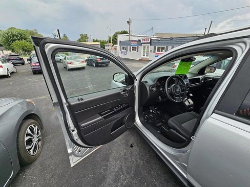 Used 2013 Jeep Compass Sport image 4