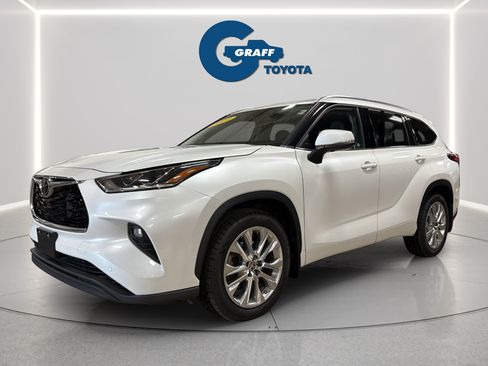 Used 2023 Toyota Highlander Limited AWD/4WD image 1