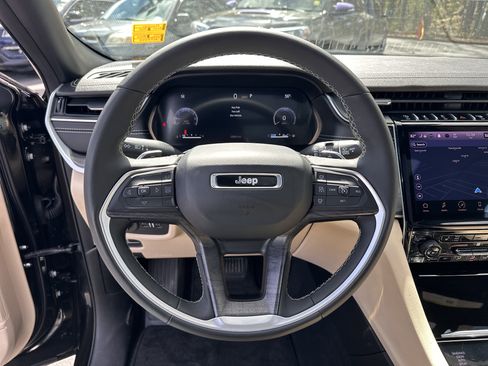 Used 2025 Jeep Grand Cherokee L Limited image 27