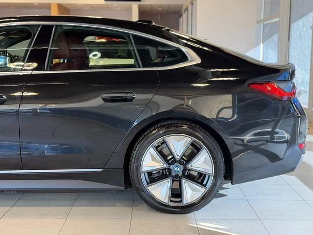 Used 2023 BMW i4 eDrive40 RWD image 9