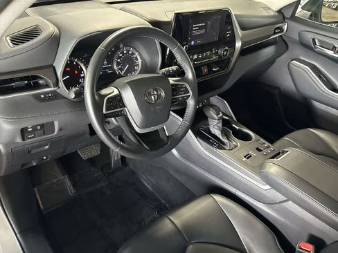 Used 2023 Toyota Highlander XLE FWD image 13