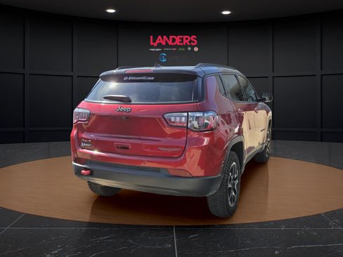 Used 2025 Jeep Compass Trailhawk AWD/4WD image 3