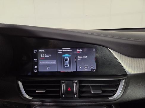 Used 2024 Alfa Romeo Giulia Veloce image 20