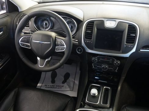 Used 2023 Chrysler 300 Touring L image 28