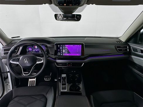 Used 2024 Volkswagen Atlas Peak Edition SE image 3