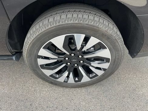 Used 2025 Ford Expedition Max Platinum w/ Driver's Package AWD/4WD image 12