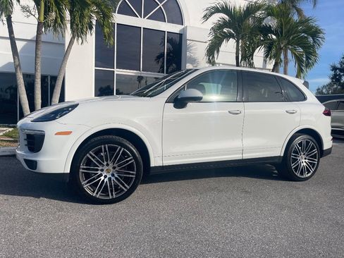 Used 2018 Porsche Cayenne Platinum Edition image 40