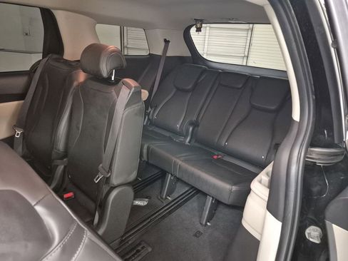 Used 2022 Kia Carnival LX image 26