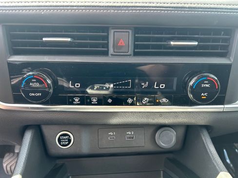Used 2023 Nissan Rogue SV FWD image 19