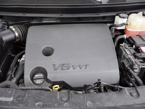 Used 2023 Chevrolet Traverse Premier FWD image 46