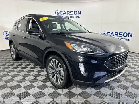 Used 2022 Ford Escape Titanium w/ Class II Trailer Tow Package AWD/4WD image 3