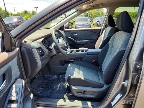 Used 2023 Nissan Rogue SV AWD/4WD image 14