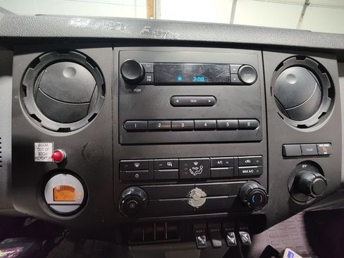 Used 2014 Ford F450 XL w/ Power Equipment Group image 44