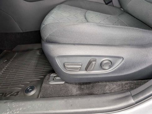 Used 2025 Toyota RAV4 XLE image 38