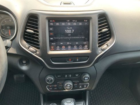 Used 2022 Jeep Cherokee Trailhawk AWD/4WD image 27
