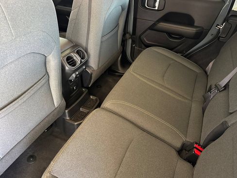 Used 2025 Jeep Wrangler Unlimited Sahara AWD/4WD image 12
