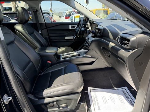 Used 2020 Ford Explorer XLT w/ Equipment Group 202A AWD/4WD image 30