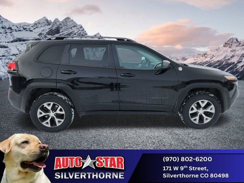 Used 2018 Jeep Cherokee Trailhawk w/ Cold Weather Group image 6