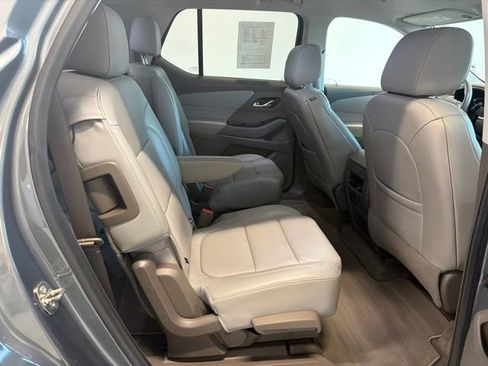Used 2020 Chevrolet Traverse LT w/ LT Premium Package AWD/4WD image 43
