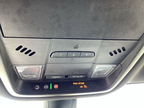 Used 2022 Buick Enclave Premium FWD image 25