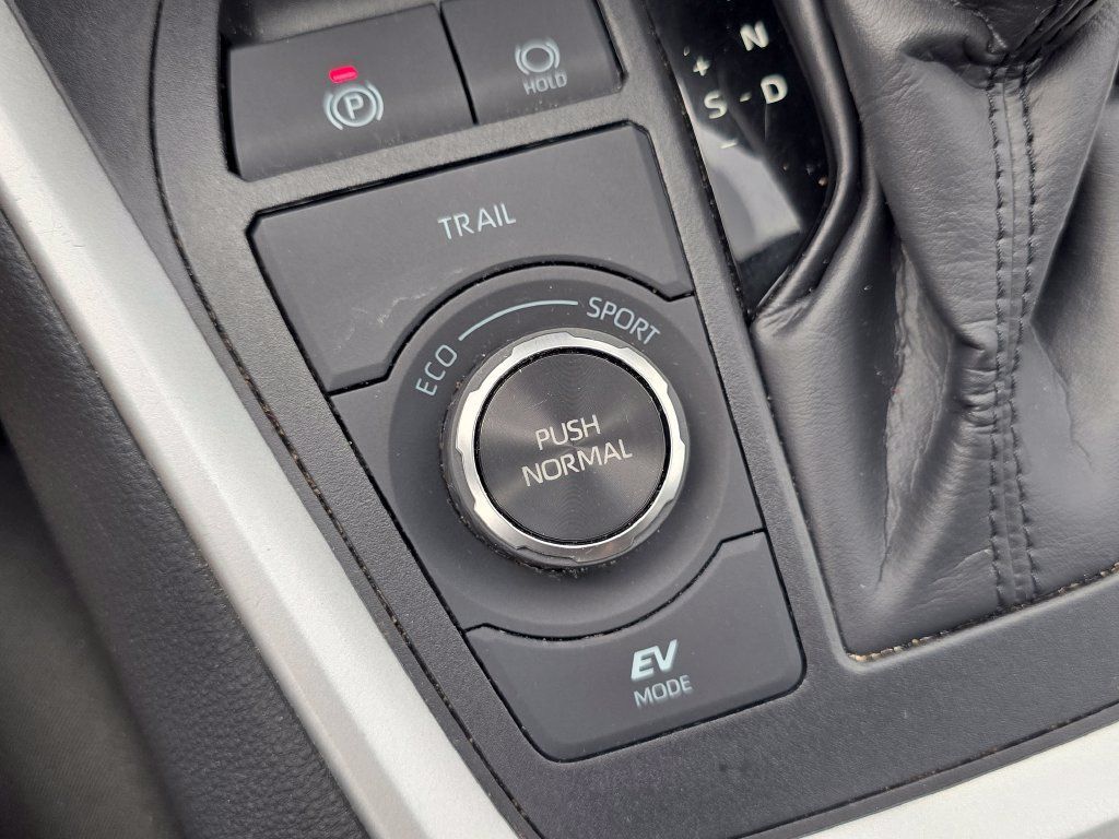 Certified 2025 Toyota RAV4 XLE AWD/4WD image 7