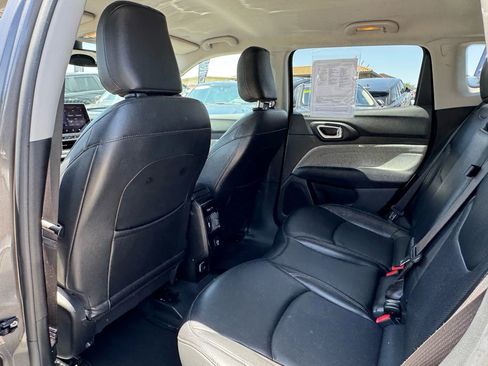 Used 2022 Jeep Compass Latitude image 14