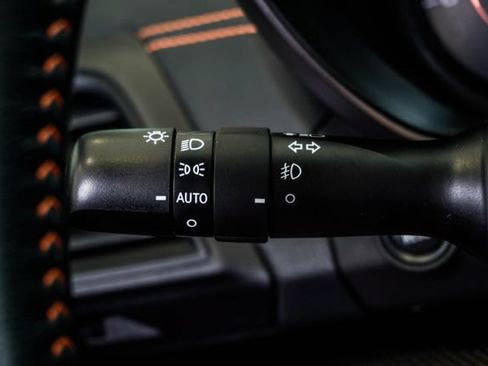 Used 2020 Subaru Crosstrek 2.0i Premium w/ Moonroof Package 2 AWD/4WD image 23