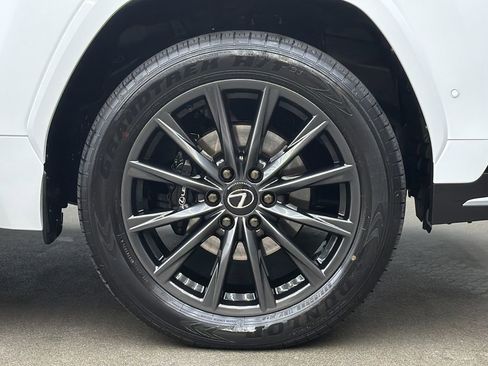 Used 2025 Lexus LX 700h F Sport image 8