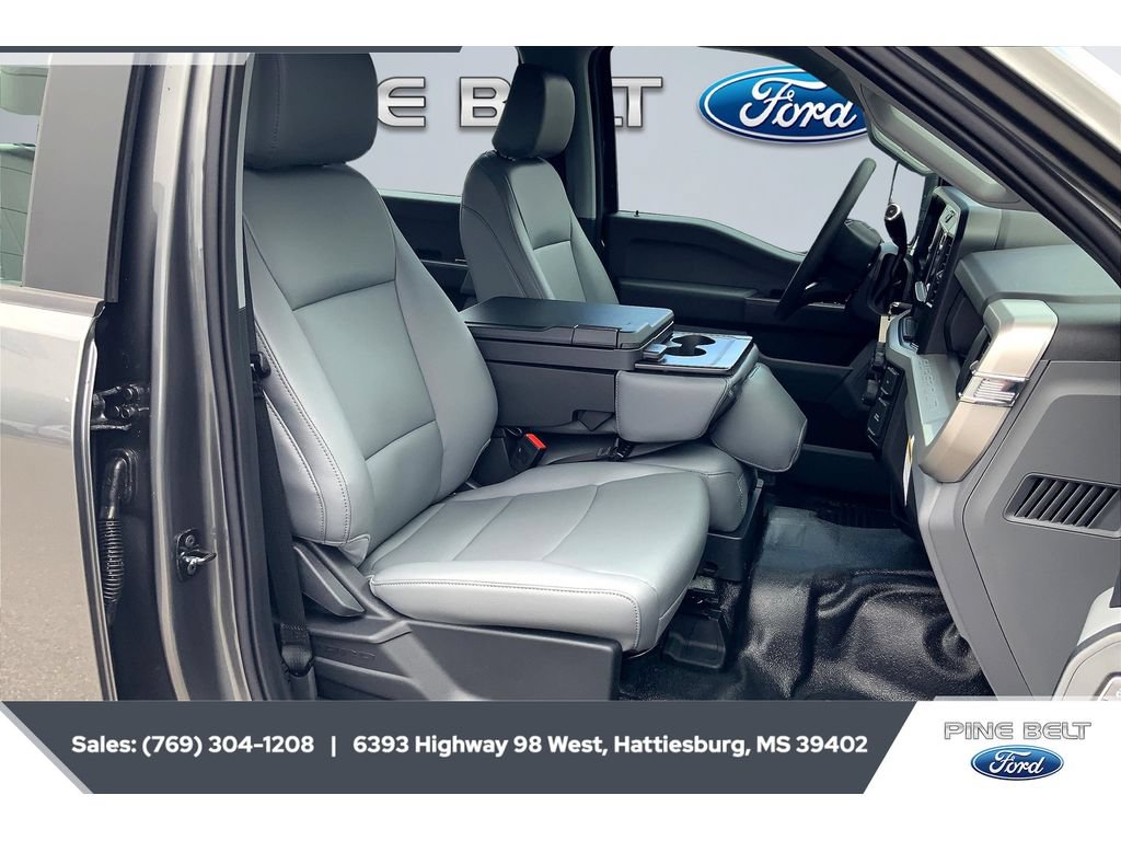 New 2025 Ford F250 XL w/ 360-Degree Camera Package AWD/4WD image 4