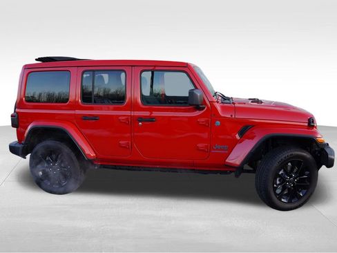 Certified 2025 Jeep Wrangler Unlimited Sahara w/ Safety Group image 4