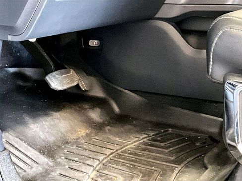 Used 2024 Ford F250 Lariat w/ Sport Appearance Package image 22