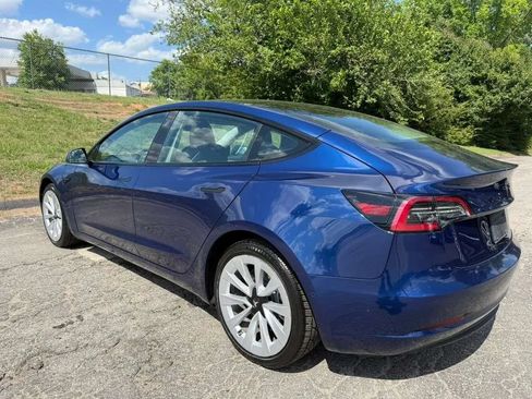 Used 2022 Tesla Model 3 Standard Range RWD image 5