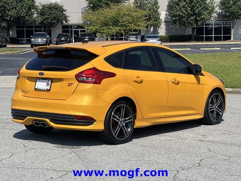 Used 2016 Ford Focus ST w/ Equipment Group 402A FWD image 3