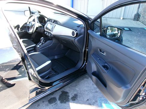 Used 2021 Nissan Versa SV image 9
