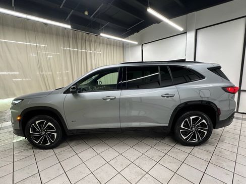 Certified 2025 Buick Enclave Sport Touring image 9